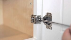 The Pros and Cons of Using Self-Closing Hinges on Your Cabinets