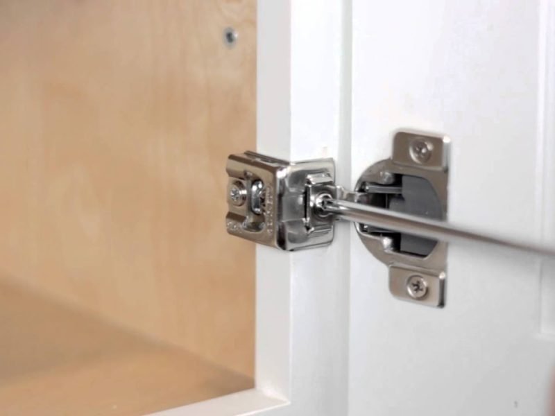 The Pros and Cons of Using Self-Closing Hinges on Your Cabinets